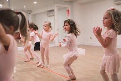 Kinderdancers in action Kinderdancers in action
